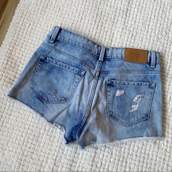 Zara trafaluc denim distressed hi-rise raw hem jean shorts acid light wash sz 00 - Picture 3 of 6